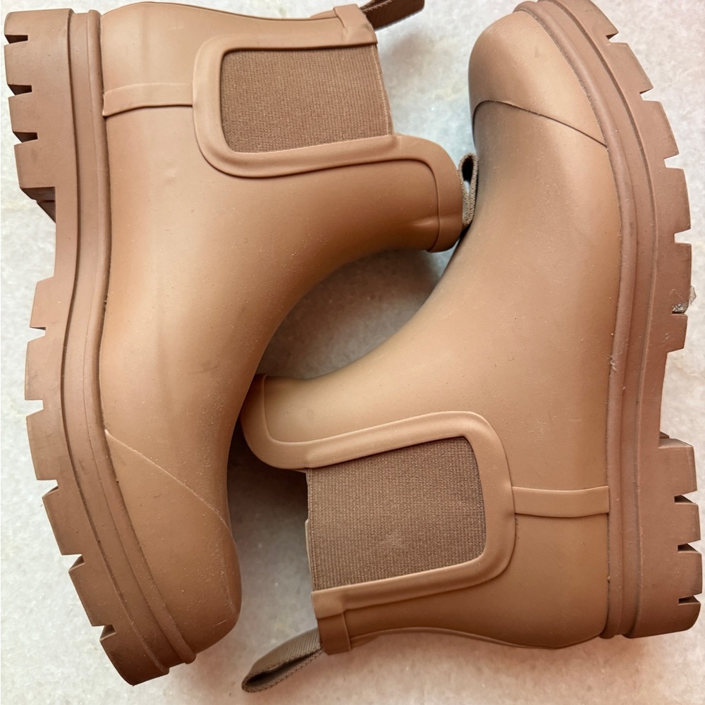 Everlane | The Rainboots in Tan | Size 8